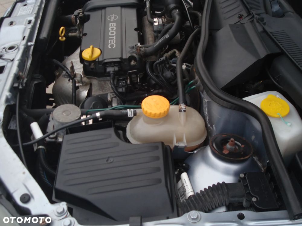 Opel Corsa 1.4 16V Cosmo - 20