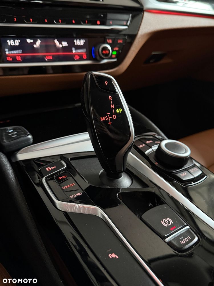 BMW Seria 5 520i M Sport Edition - 14