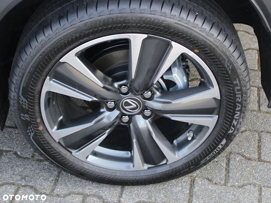 Lexus UX - 5