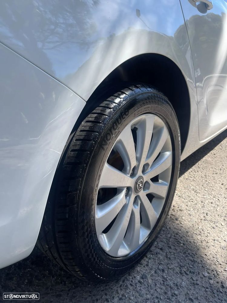 Opel Astra Sports Tourer - 3