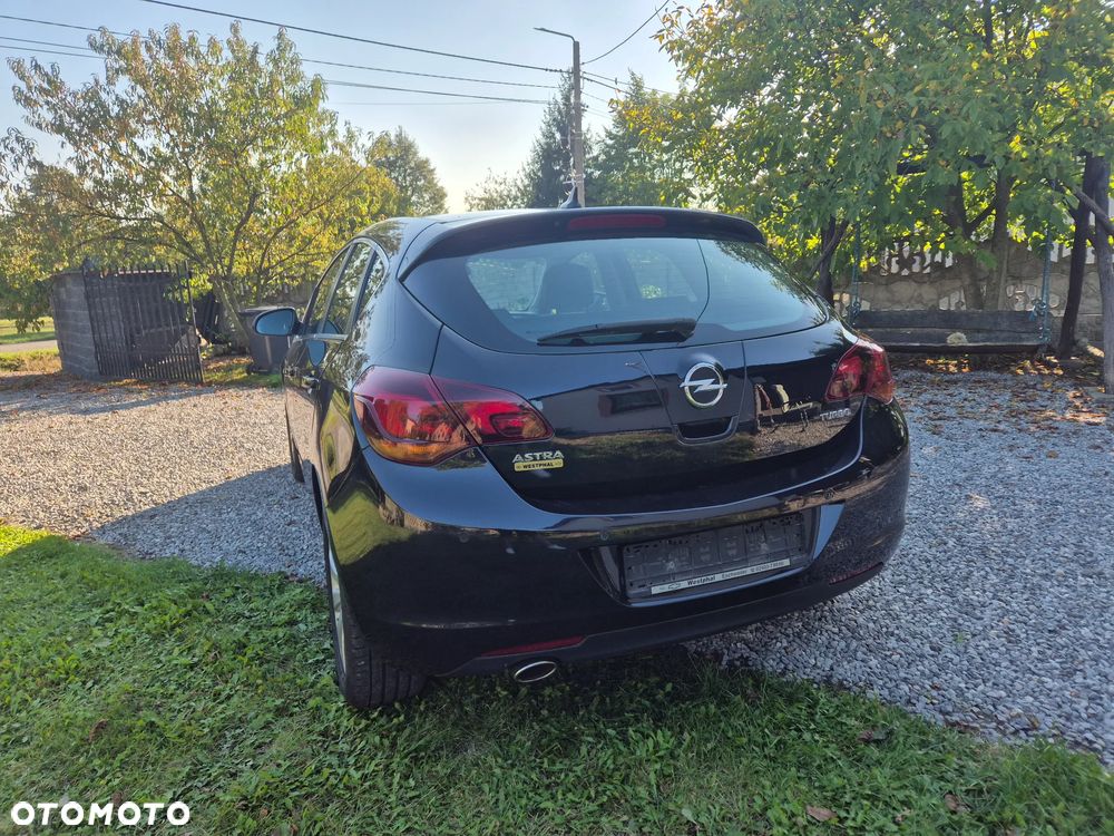 Opel Astra 1.6 Turbo Cosmo - 21