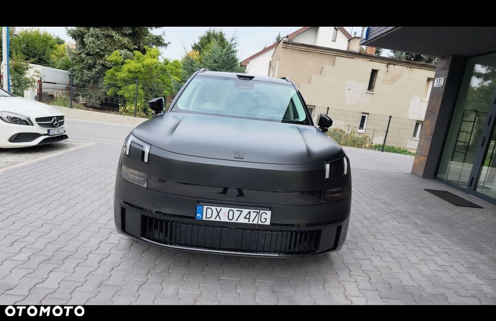 Lynk & Co 900 - 8