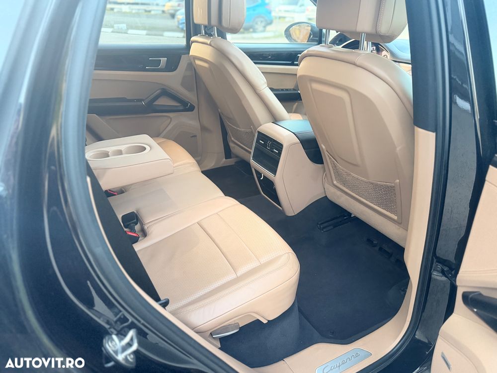 Porsche Cayenne - 22