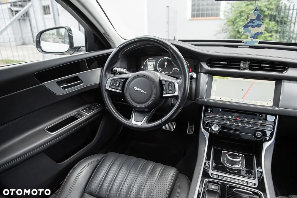 Jaguar XF 25d AWD Prestige - 29