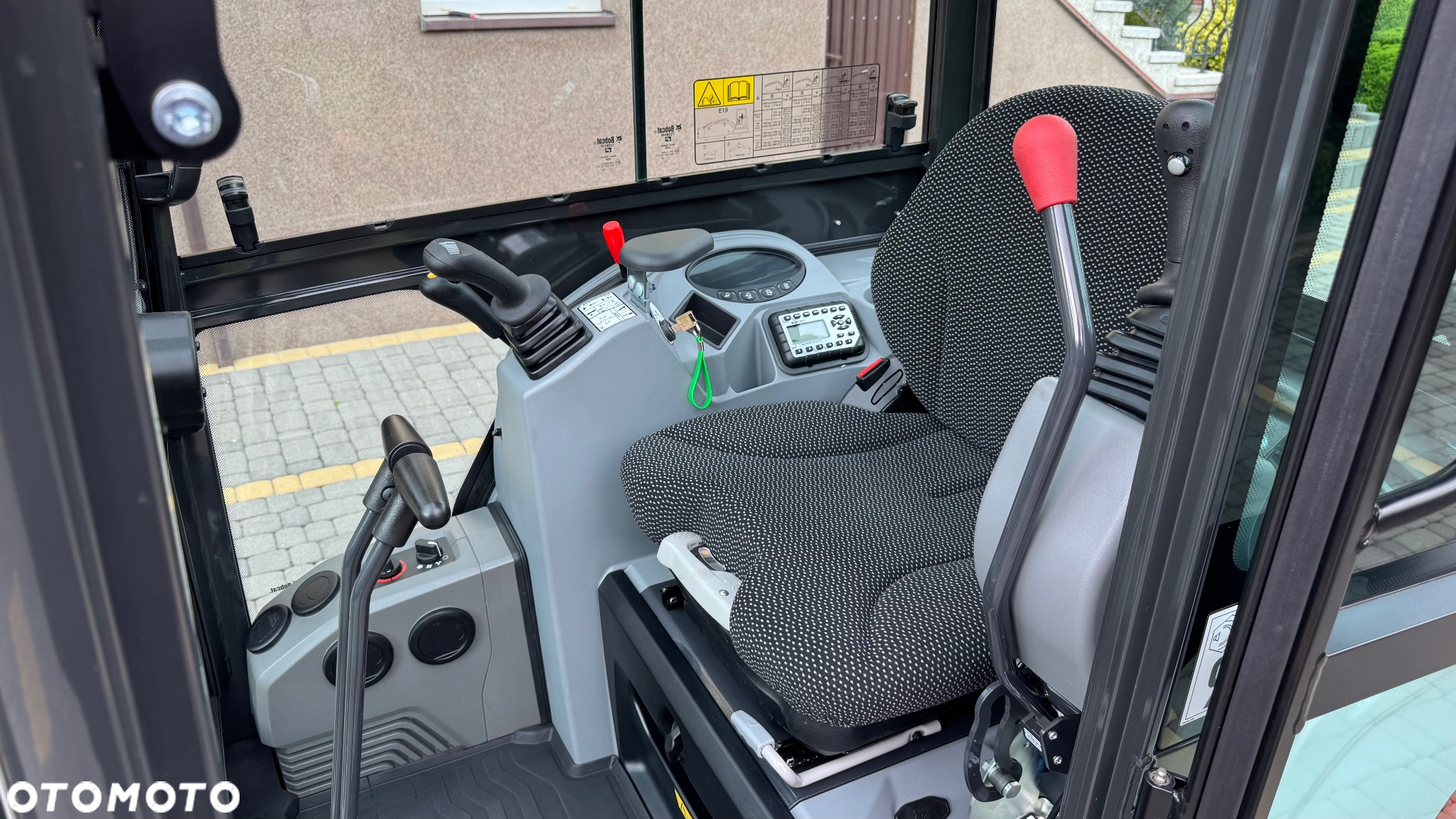 Bobcat E19 / rok 2024 / liczba godzin 4 / kupiona u dealera w Polsce / stan NOWA / komplet 3 łyżek / skarpówka hydrauliczna / - 18