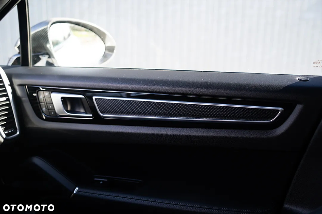 Porsche Cayenne Coupe Platinum Edition - 16