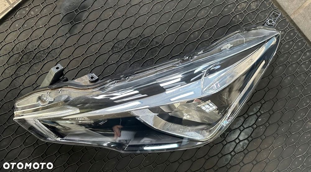 Nissan Micra K14 2018 Przód strona lewa Lampy przednie 26060-5FA0A - 5