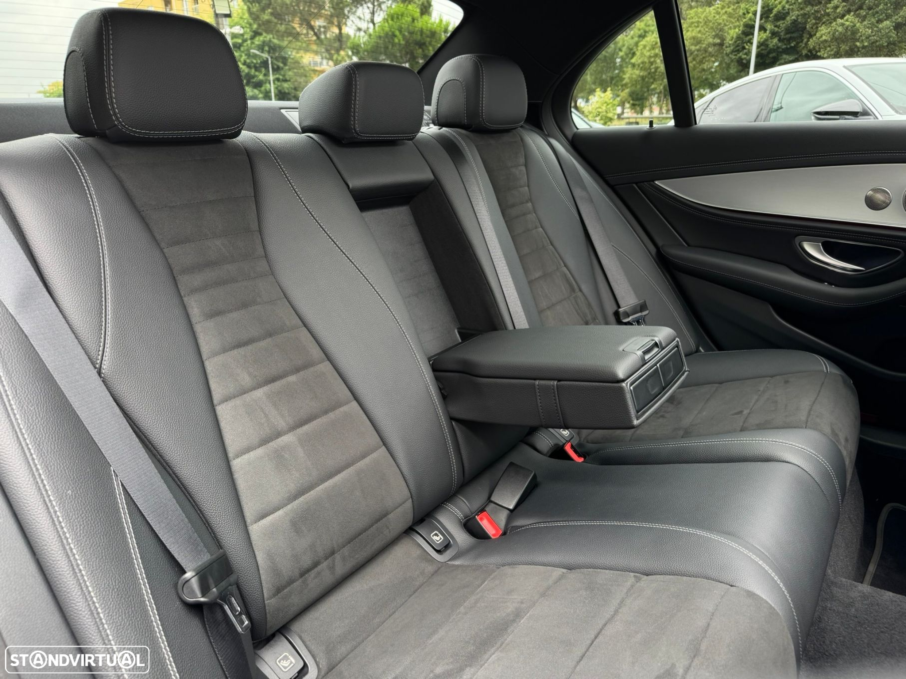 Mercedes-Benz E 300 e AMG Line - 28