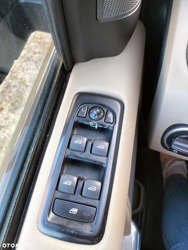 Land Rover Discovery 2.7D V6 HSE - 25