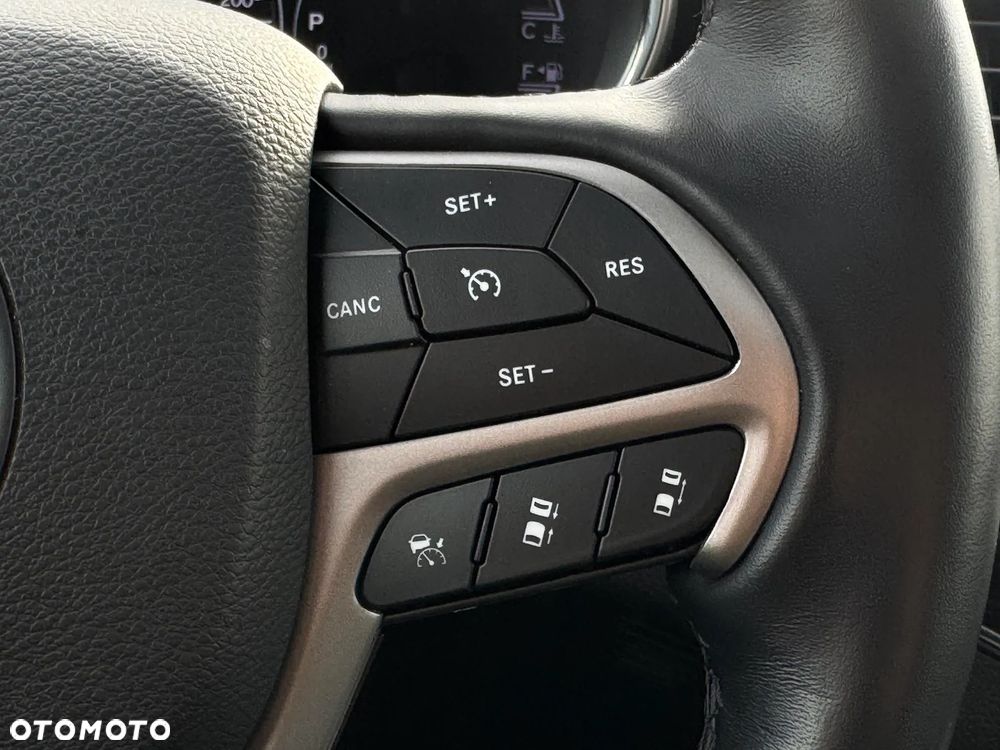 Jeep Grand Cherokee - 30