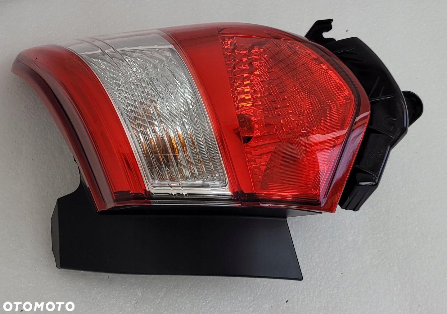 LAMPA PRAWA TYŁ TYLNA ZWYKŁA TOYOTA YARIS III LIFT 2017- KOITO - 4