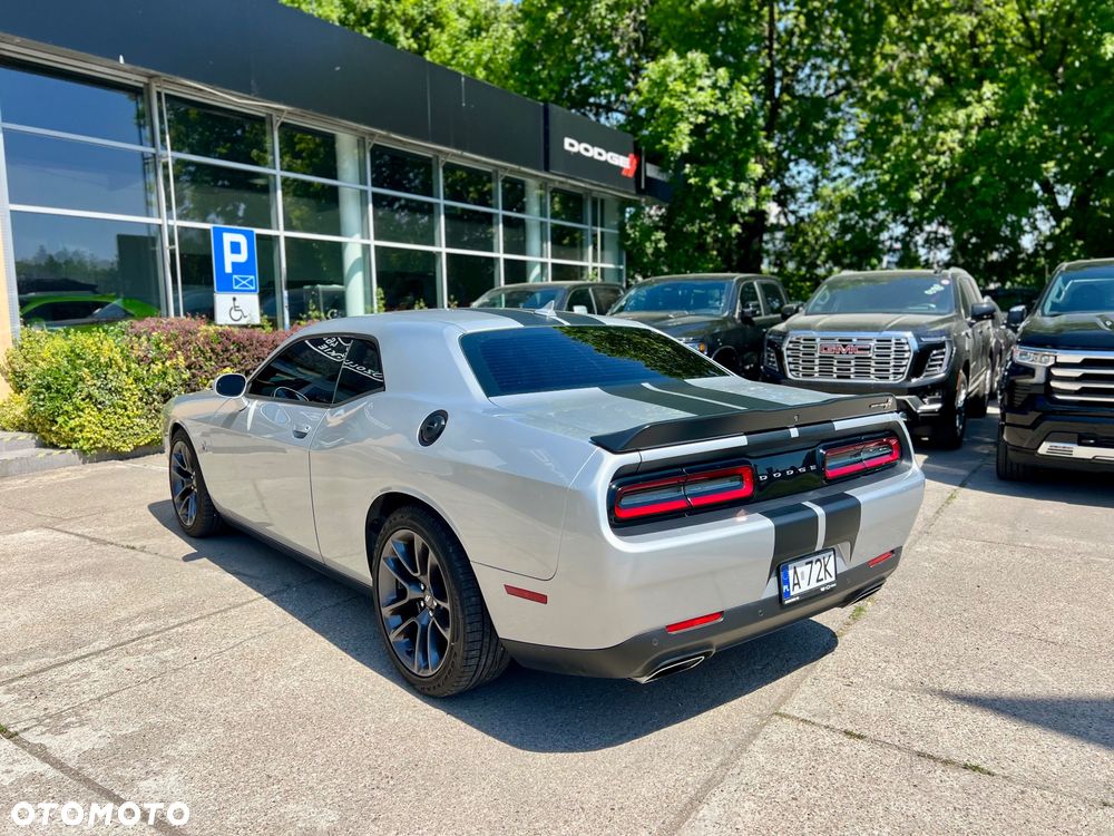 Dodge Challenger 6.4 Scat Pack - 16