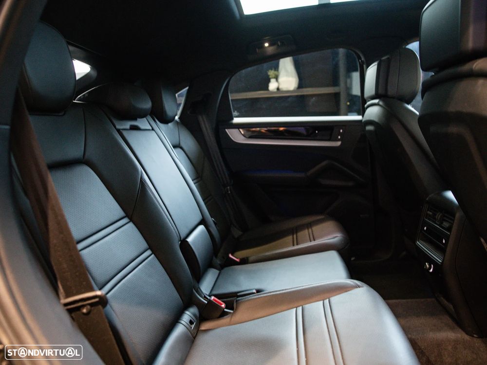 Porsche Cayenne Coupé E-Hybrid - 36