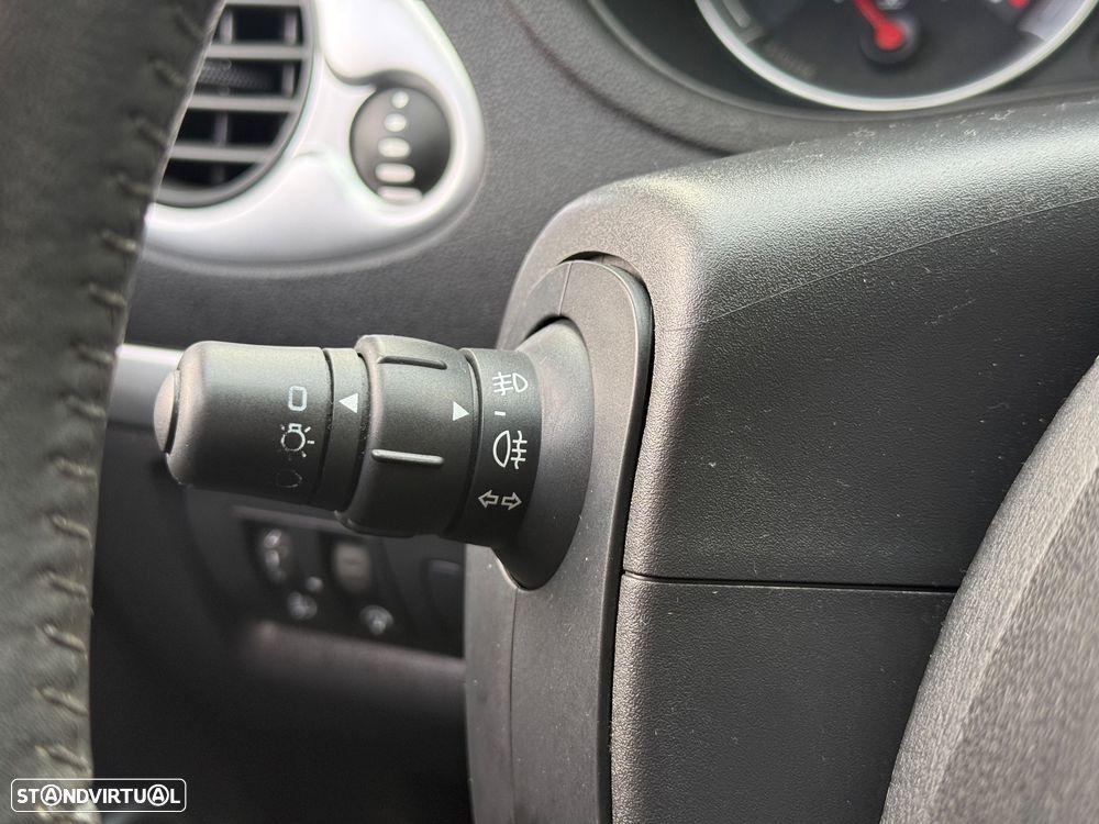 Renault Clio 1.2 16V Dynamique S - 13