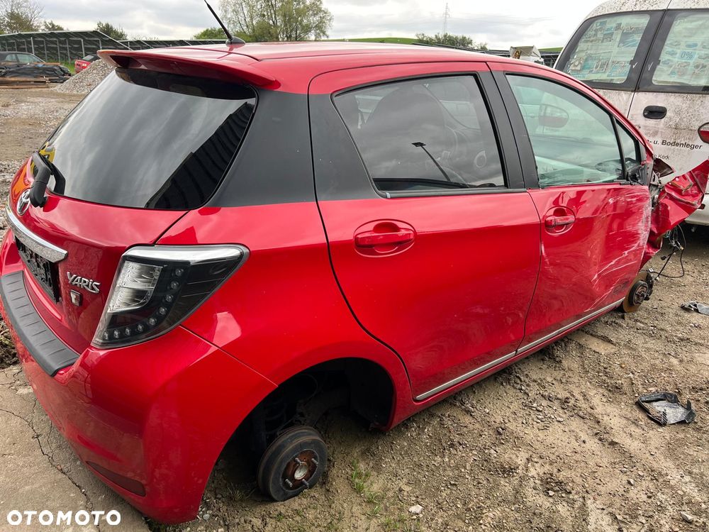 Toyota Yaris III (3PO) części drzwi zderzak lampa klapa deska maska fotele - 4