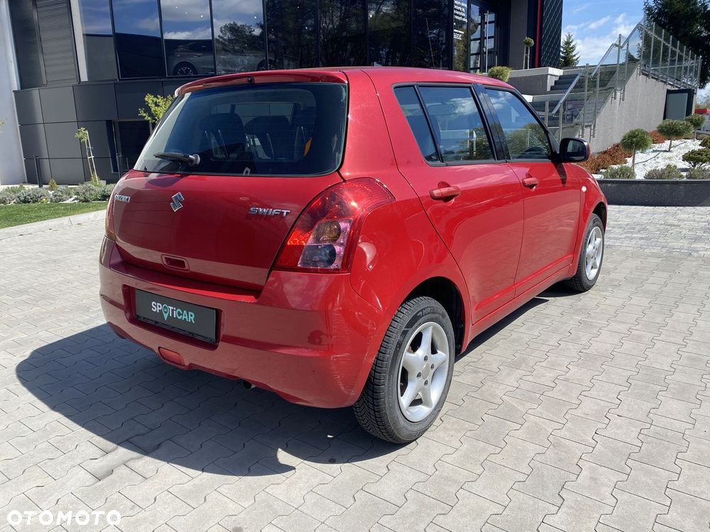 Suzuki Swift 1.3 Club - 4