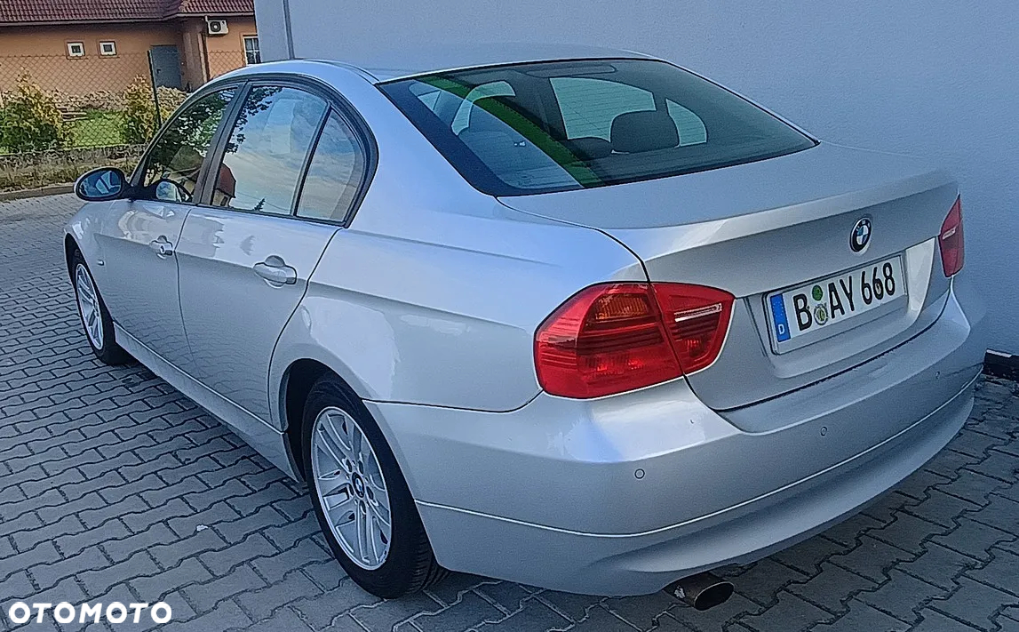 BMW Seria 3 318i - 22