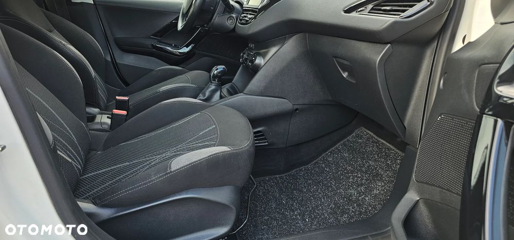 Peugeot 208 82 VTI Allure - 26
