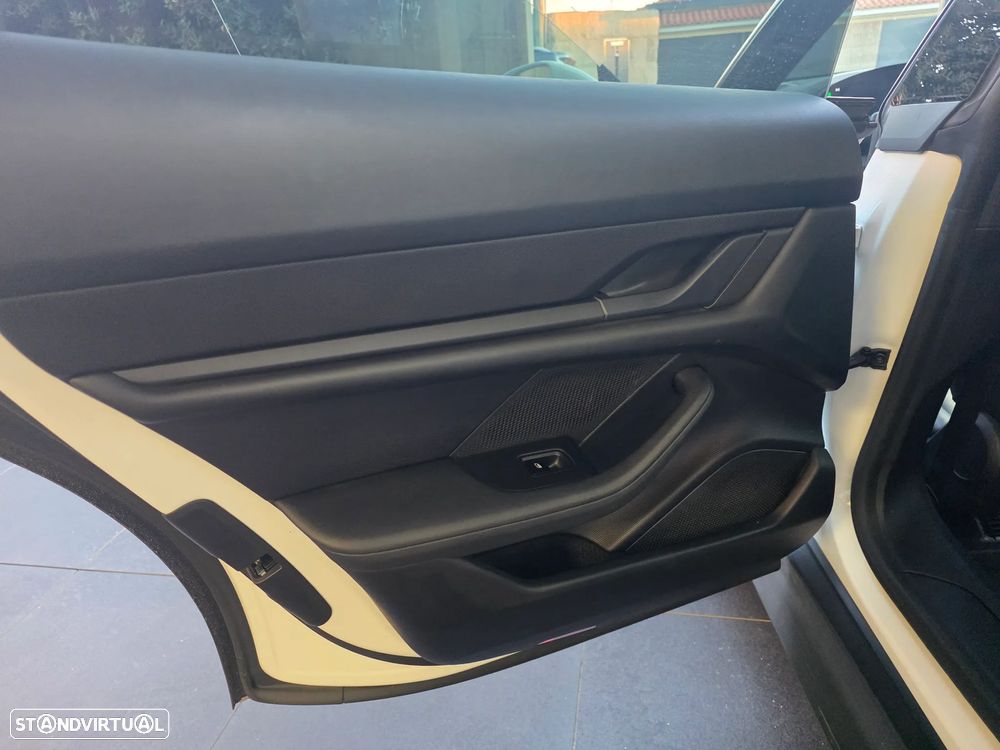 Porsche Taycan Bateria Performance Plus - 22