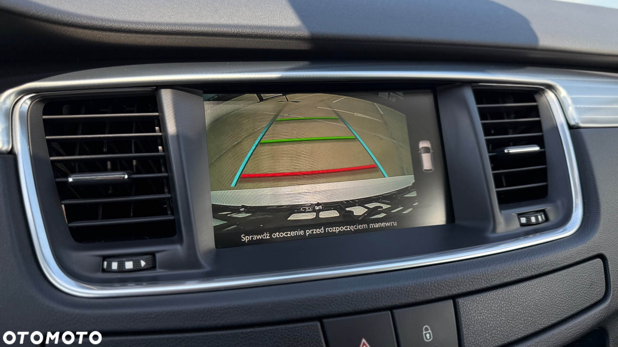 Peugeot 508 RXH Hybrid4 - 13
