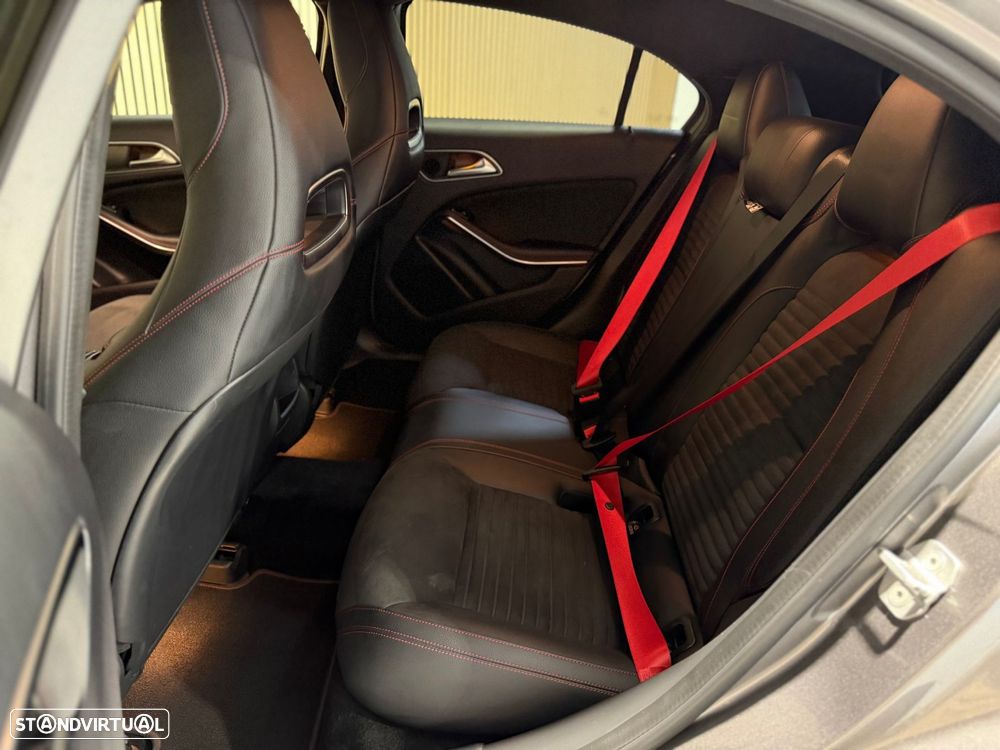 Mercedes-Benz A 45 AMG 4Matic Speedshift 7G-DCT - 23