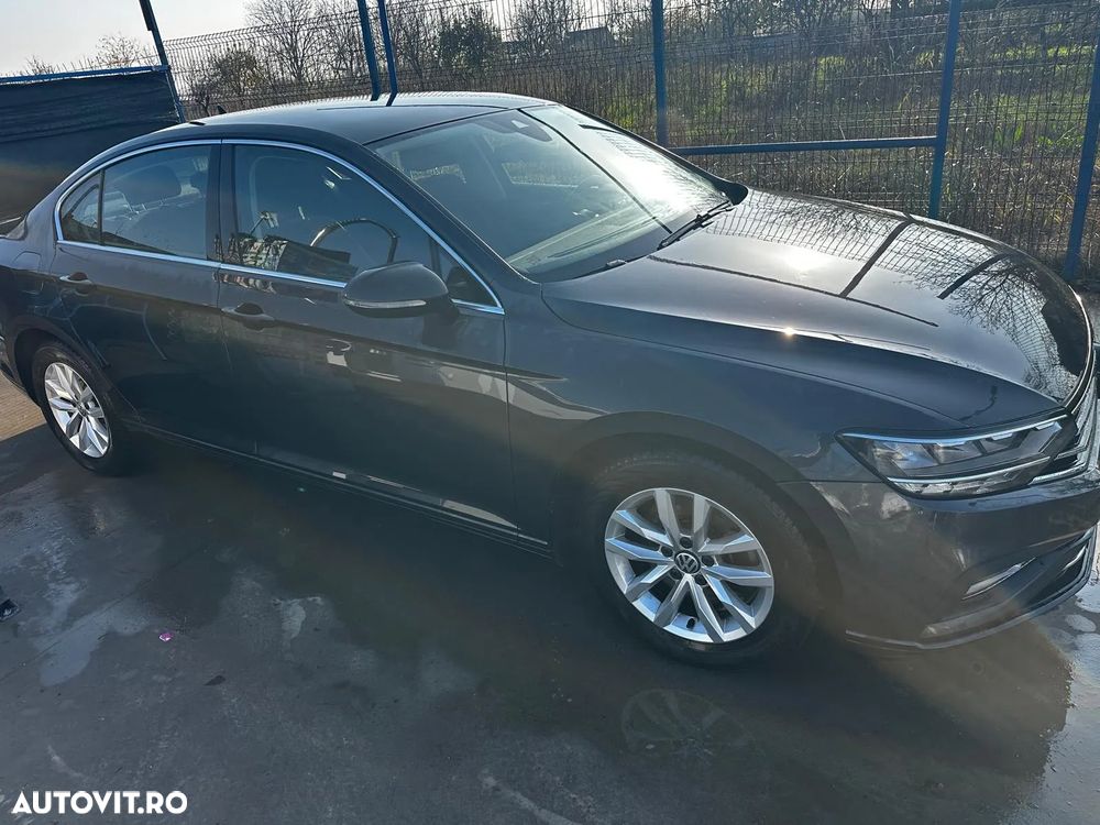 Volkswagen Passat 2.0 TDI DSG Trendline - 2