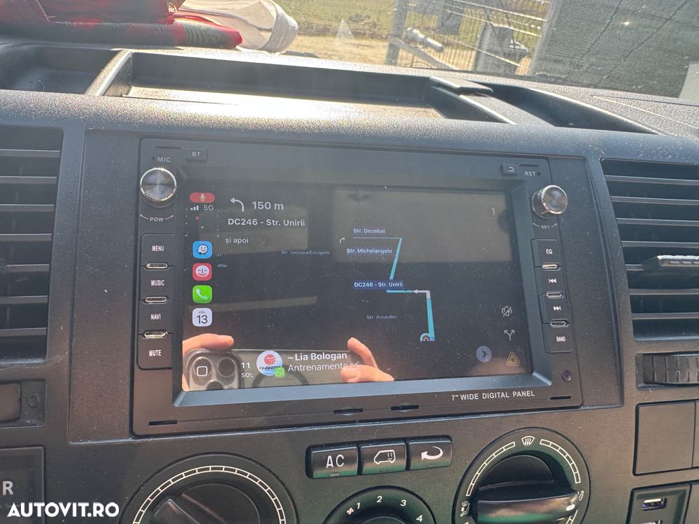 Volkswagen Caravelle - 1