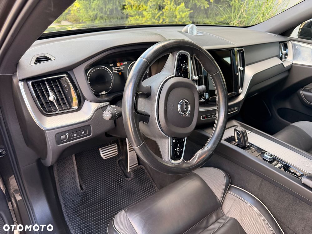 Volvo XC 60 T8 Plug-In Hybrid AWD R-Design - 19