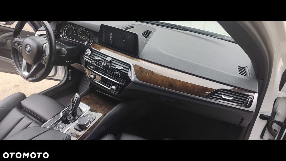 BMW Seria 5 530i Sport Line - 12