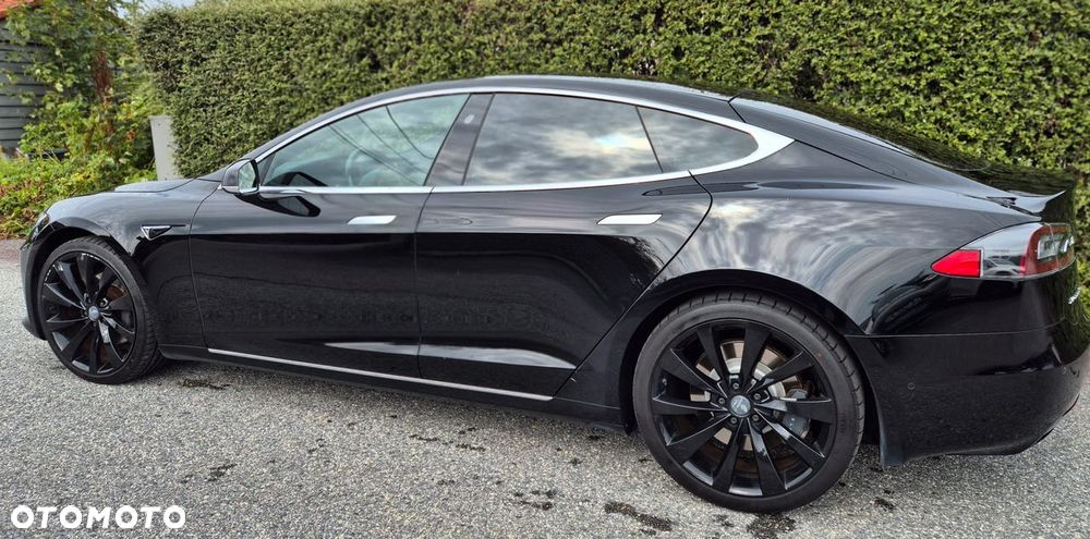 Tesla Model S - 5