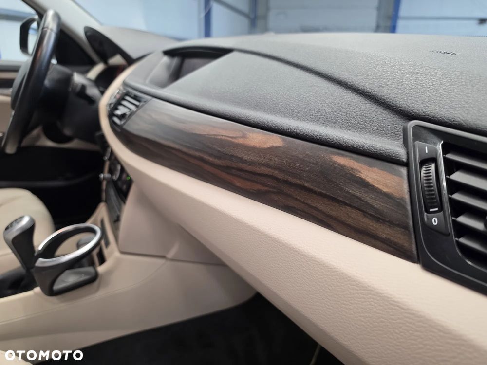 BMW X1 xDrive18d xLine - 33