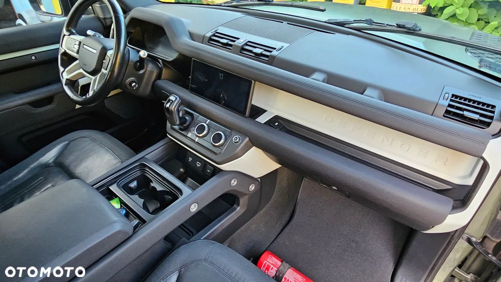 Land Rover Defender - 13