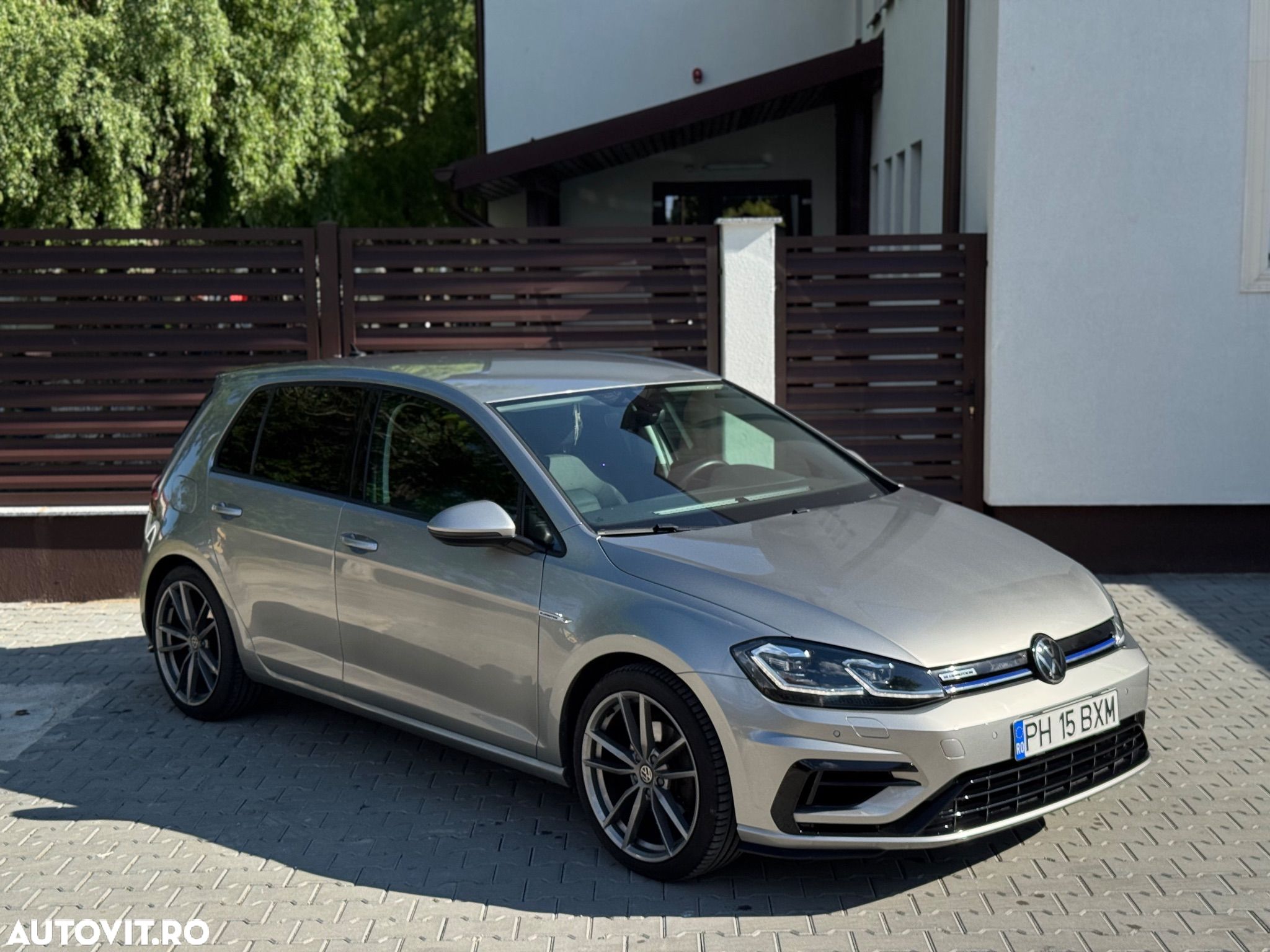 Volkswagen Golf 1.5 TSI DSG Highline - 1