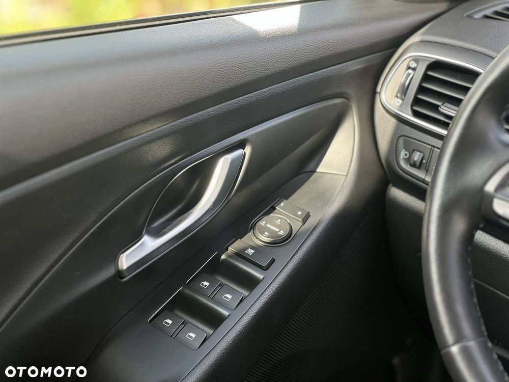 Hyundai i30 1.5 DPI Classic + - 37