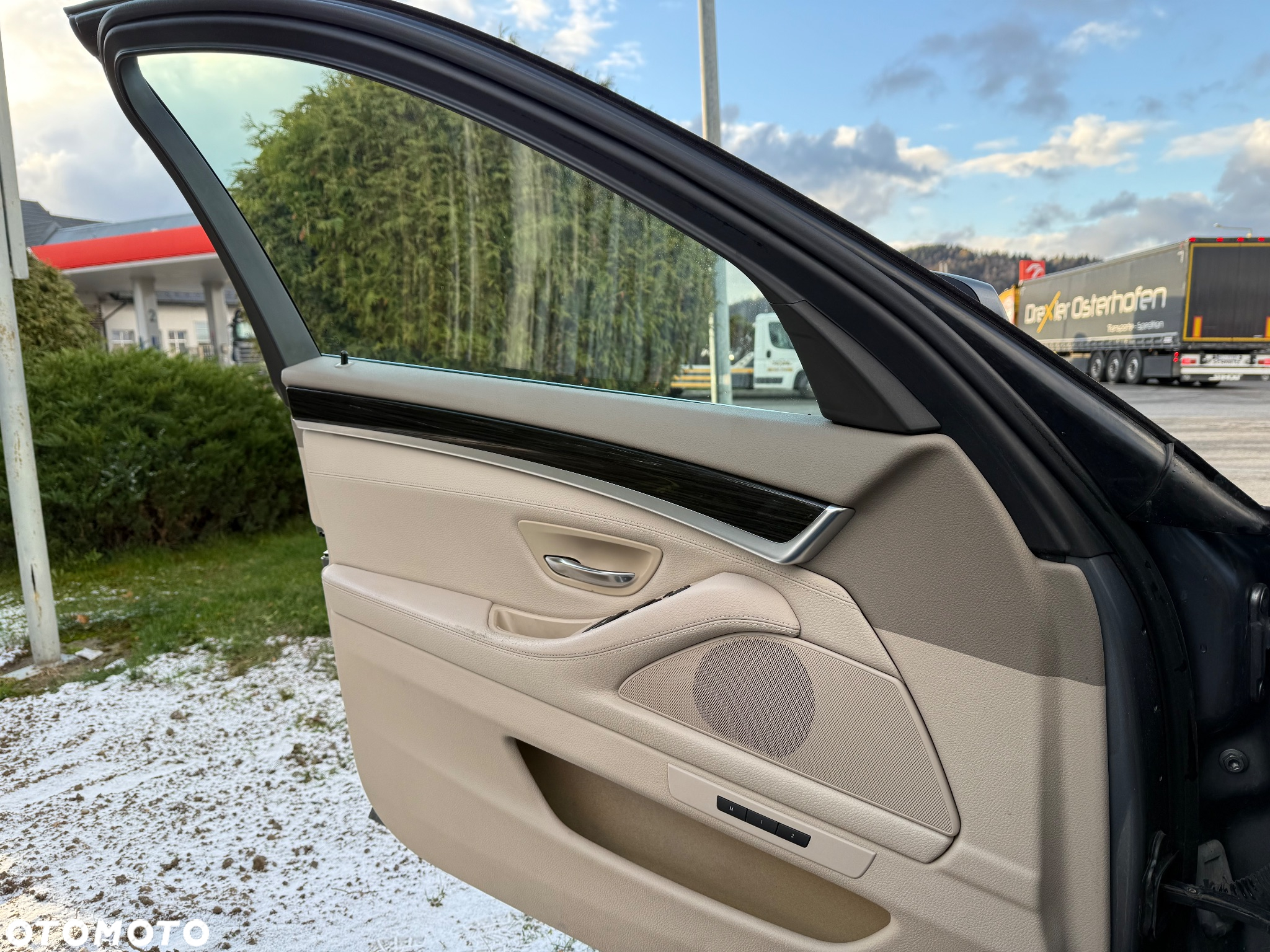BMW Seria 5 525d xDrive - 13
