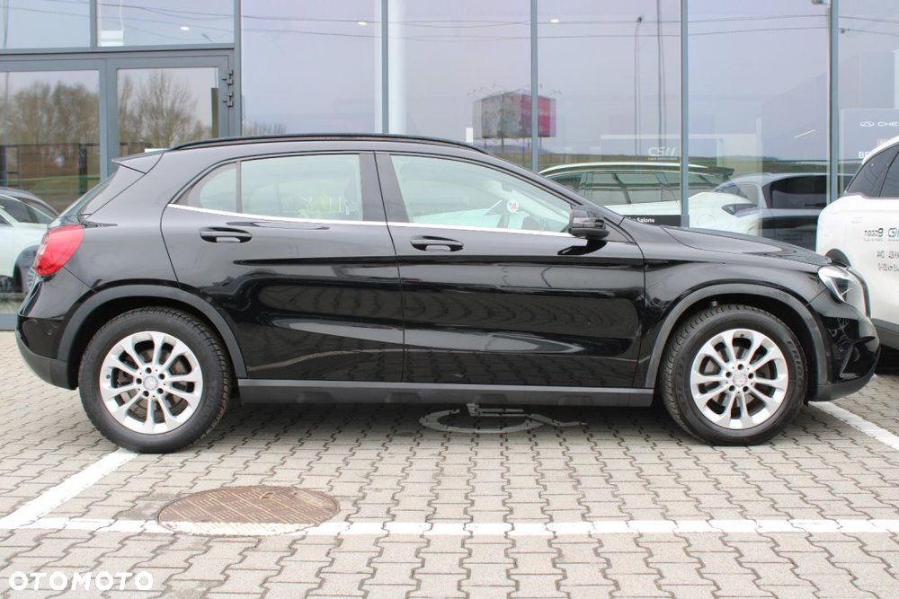 Mercedes-Benz GLA - 4
