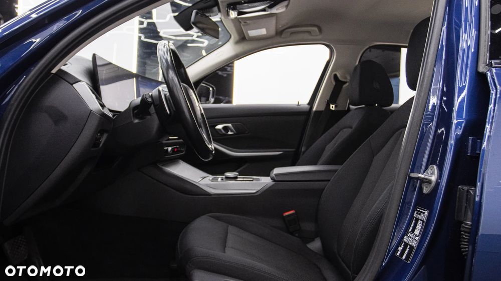 BMW Seria 3 318i Sport Line - 16