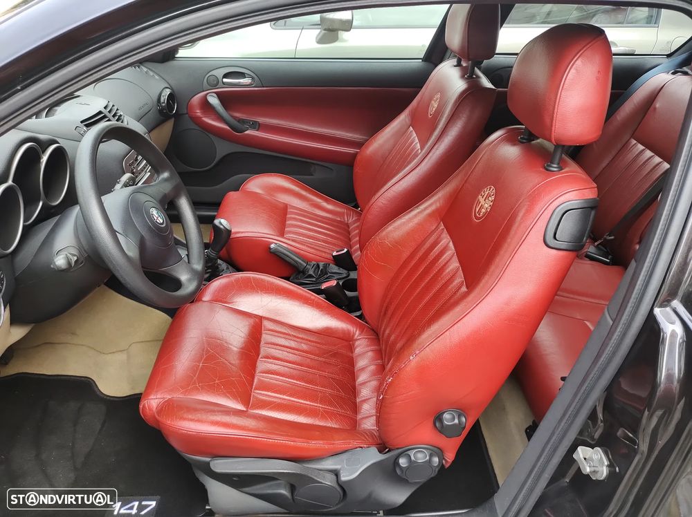 Alfa Romeo 147 1.6 TS Distinctive - 12