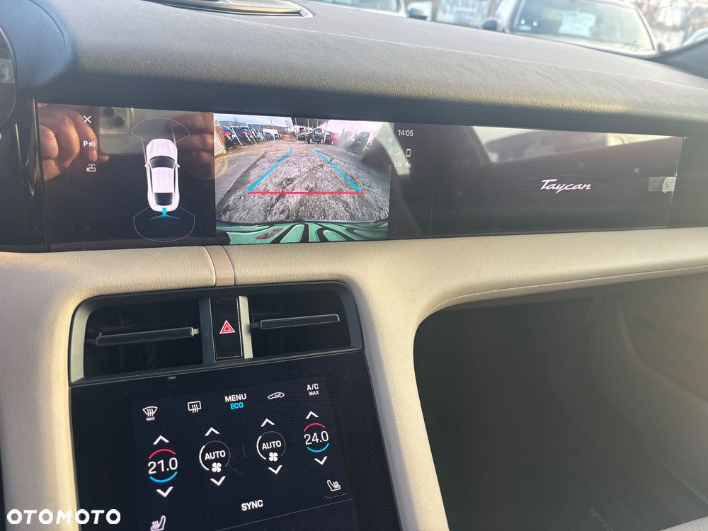 Porsche Taycan - 23