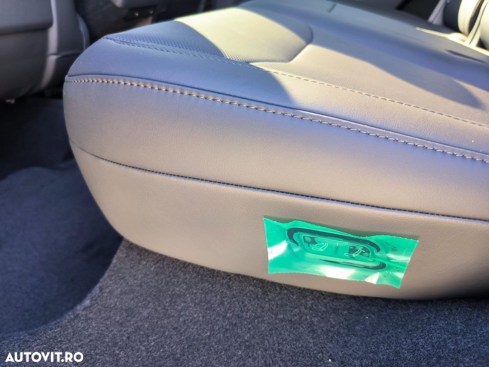 Tesla Model Y - 14