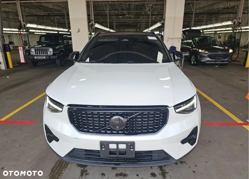 Volvo XC 40 B5 B AWD Ultimate Dark - 2