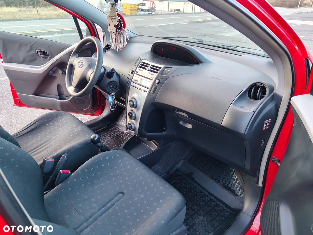 Toyota Yaris 1.0 Terra - 9