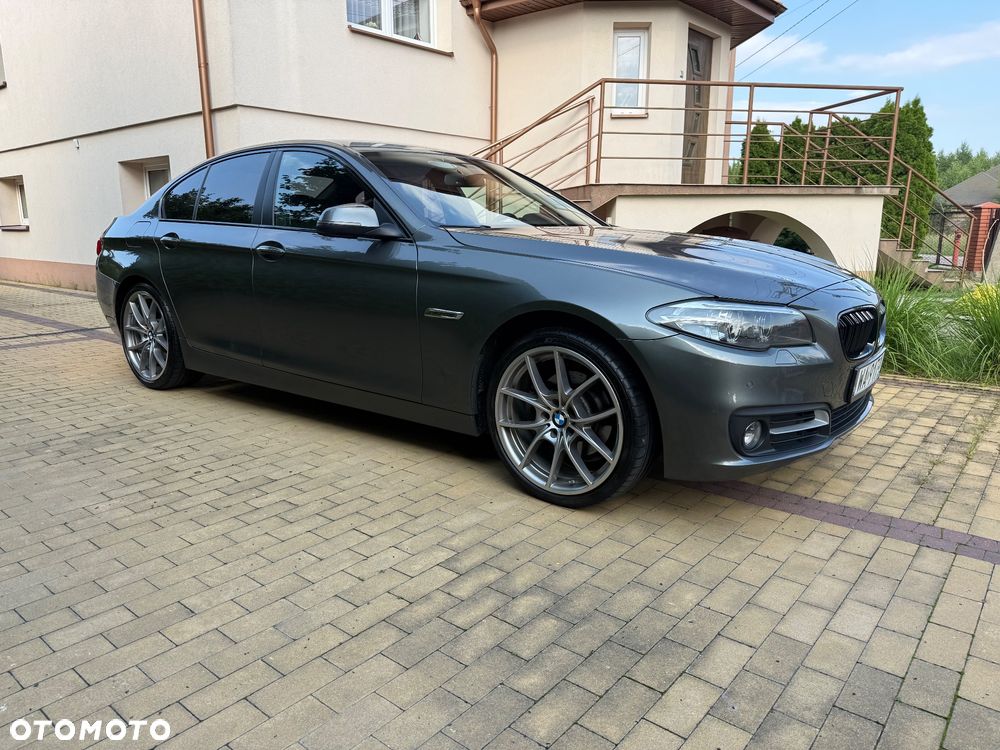 BMW Seria 5 520d xDrive - 14
