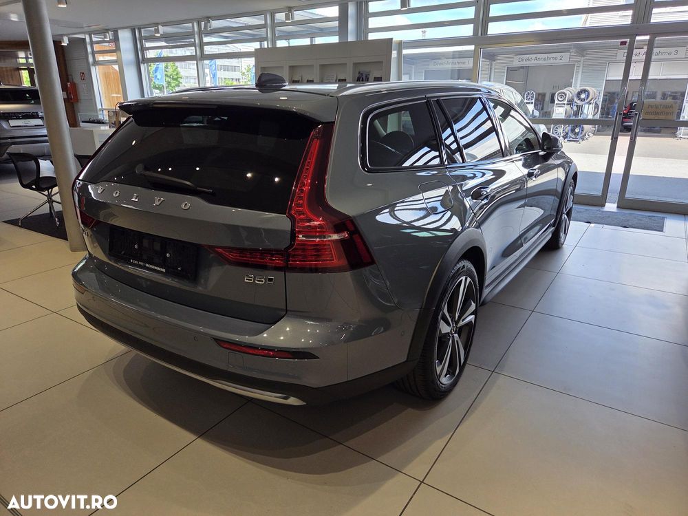 Volvo V60 B5 MHEV AT AWD Ultimate Bright - 2