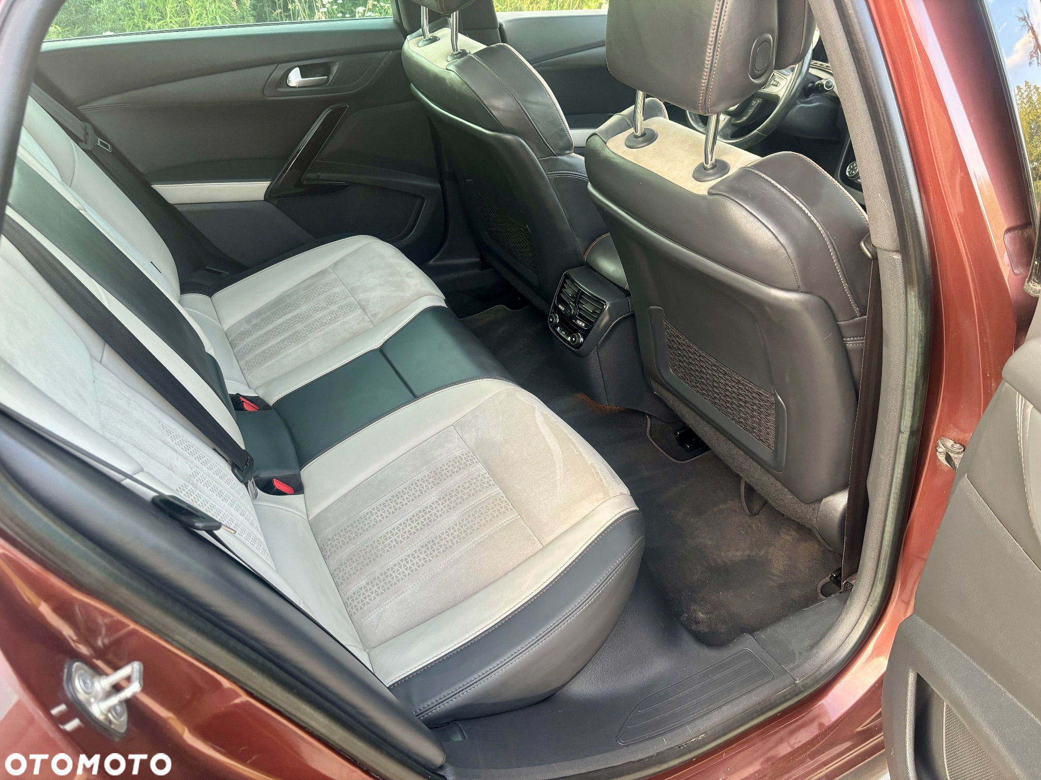 Peugeot 508 RXH Hybrid4 - 12