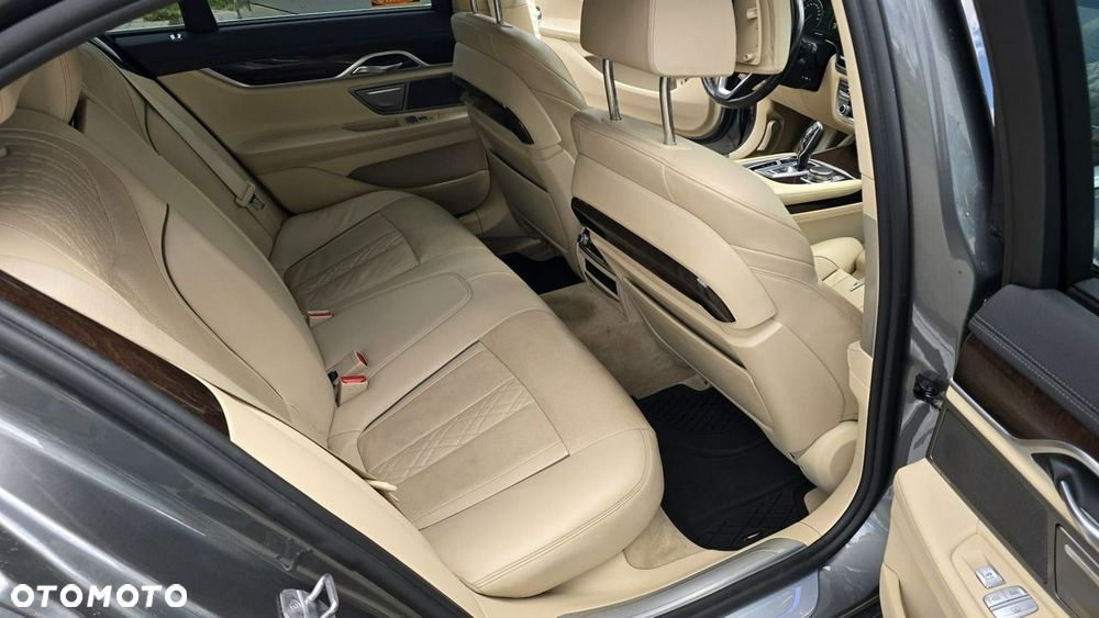BMW Seria 7 - 18