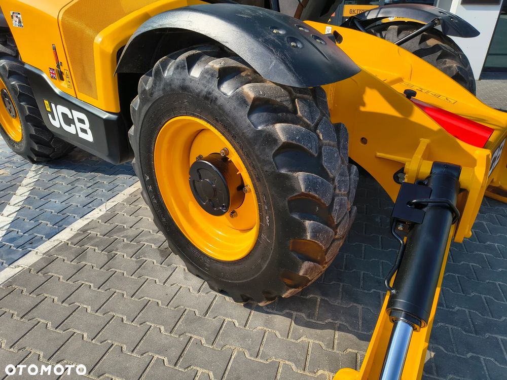 JCB 540-140 2023R klimatyzacja - 17