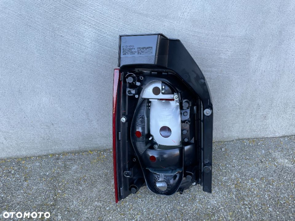 LAMPA TYLNA PRAWA VW T6 2015-- NOWA KLAPA - 2