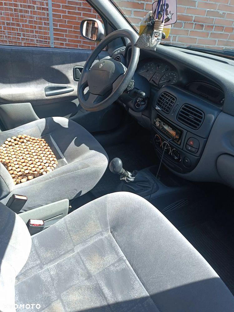 Renault Megane 1.4 RN 16V - 5