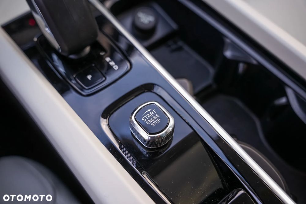 Volvo XC 60 B5 B AWD Ultimate Black Edition - 36